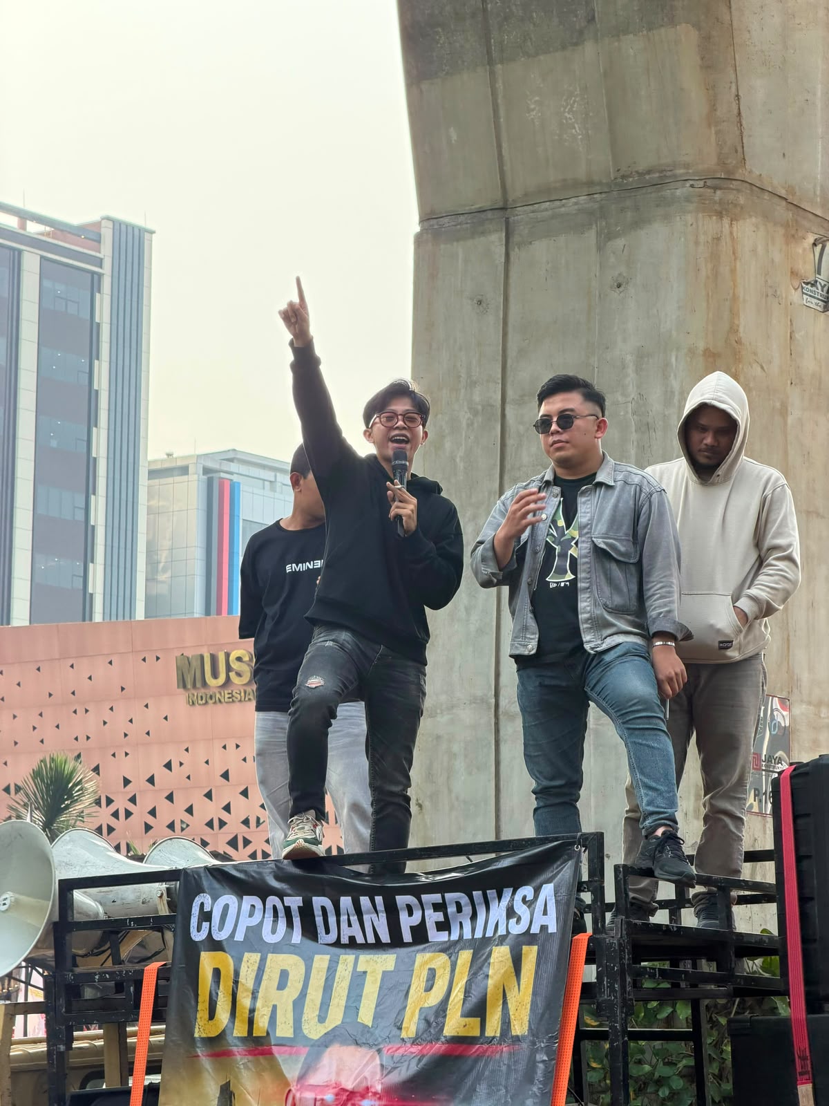ALIANSI PEMUDA KALIMANTAN DAN SUMATRA COPOT DIRUT PLN! HENTIKAN PEMADAMAN BERGILIR, USUT TUNTAS DUGAAN KORUPSI PENGADAAN BATU BARA